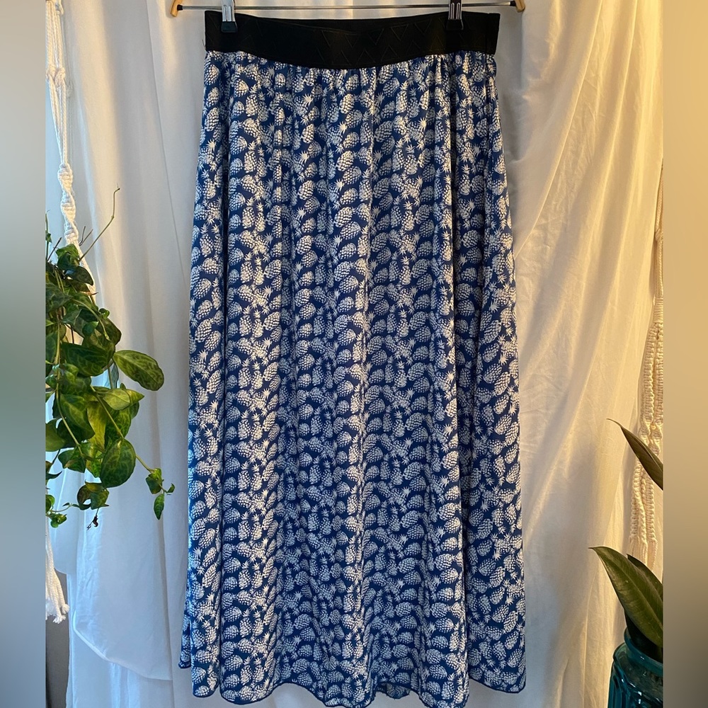Maxi skirt with fun blue pineapple print.